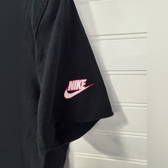 Women’s Nike graphic black and pink tshirt. “The Nike Tee” size Medium - Picture 5 of 5